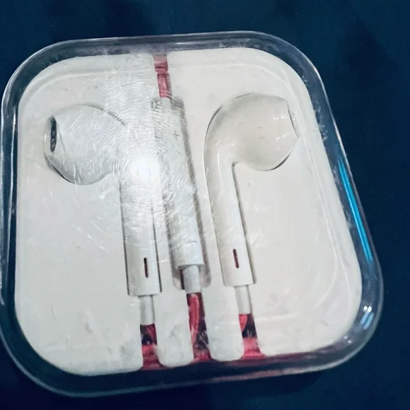 ‘Madewell’ White Wired Earbuds - Picture 3 of 3